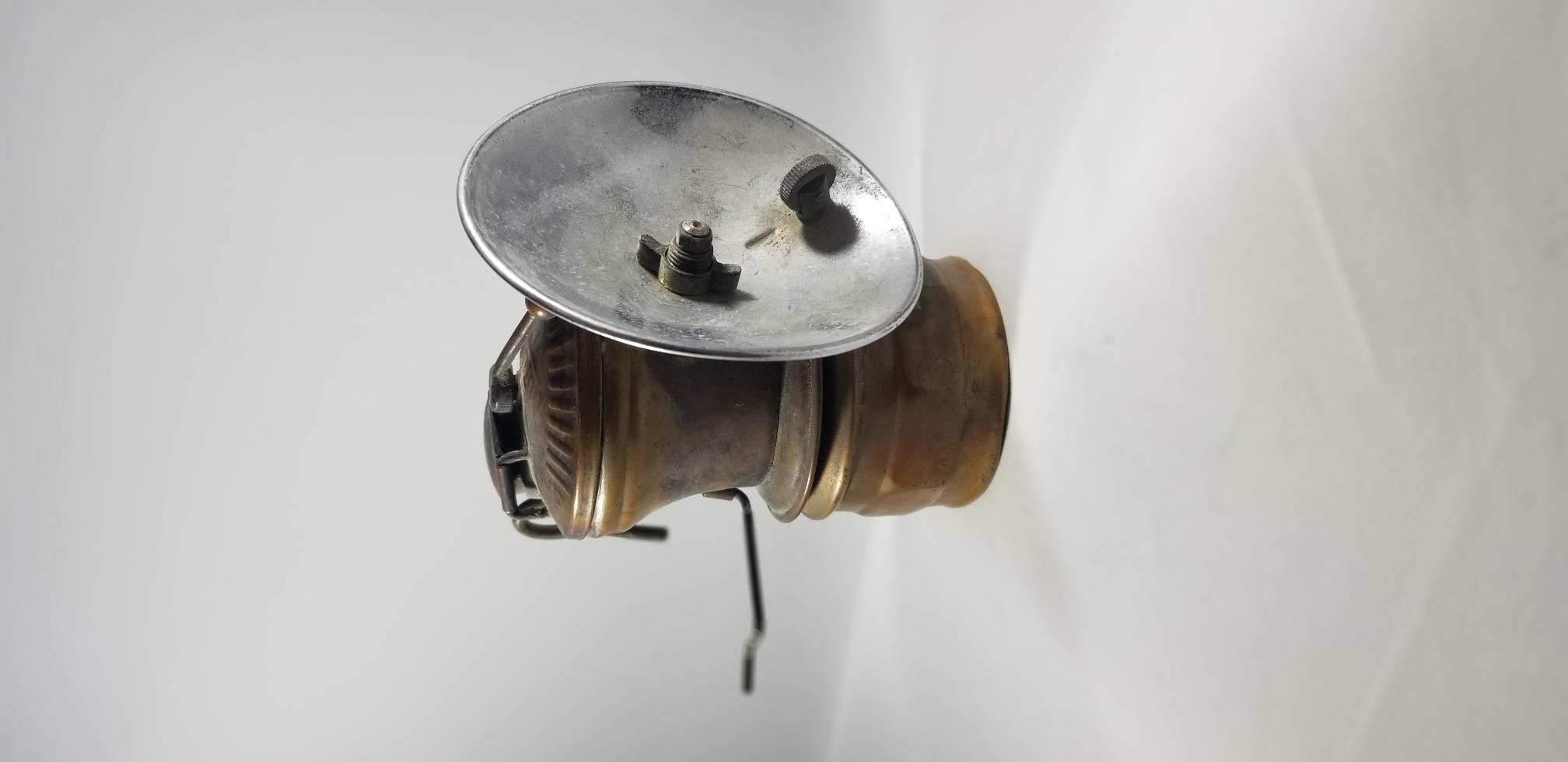 Lot 565: Antique Universal Lamp Co. Auto-Lite Carbide Miners Lamp